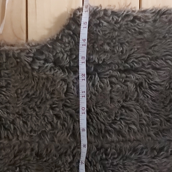 Justice faux fur vest sz 8/10 - Picture 7 of 9